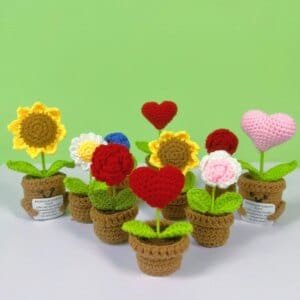 1Pcs Knitted Yarn Heart-Shaped Potted Plant Artificial Flower Desktop Ornament for Study Room Valentine's Day Christmas Small Gift Yarn Sunflower Christmas Gift